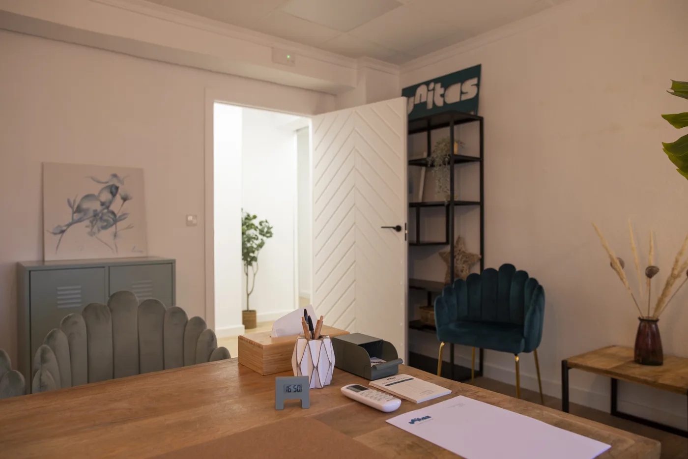 Mesa de trabajo en un despacho de Clínica Unitas